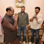 युवाओं की बेचैनी को समझना होगा